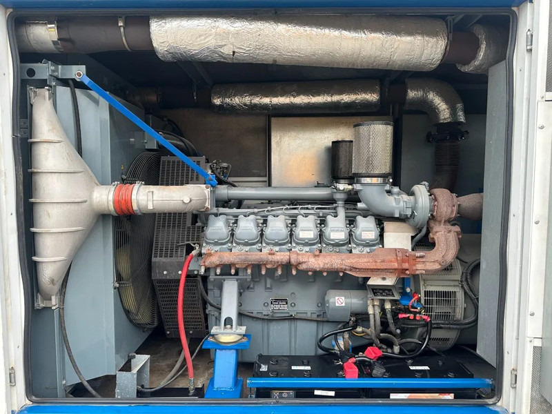 MAN MAN D2842 LE 213 met Leroy Somer 800 kVA Silent generatorset as New ! 410 hours ! - Generator set: picture 2 MAN MAN D2842 LE 213 met Leroy Somer 800 kVA Silent generatorset as New ! 410 hours ! - Generator set: picture 2