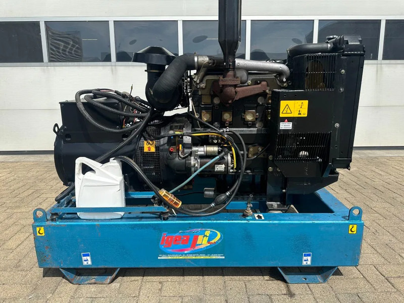 Perkins 1004-4 Marelli 42 kVA Noodstroom generatorset as New ! 141 hours ! Ex Emergency - Generator set: picture 3 Perkins 1004-4 Marelli 42 kVA Noodstroom generatorset as New ! 141 hours ! Ex Emergency - Generator set: picture 3