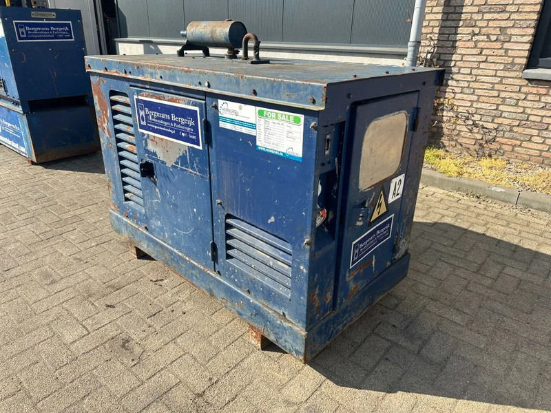 Perkins 130.13 Mecc Alte Spa 10 kVA Silent generatorset - Generator set: picture 2 Perkins 130.13 Mecc Alte Spa 10 kVA Silent generatorset - Generator set: picture 2