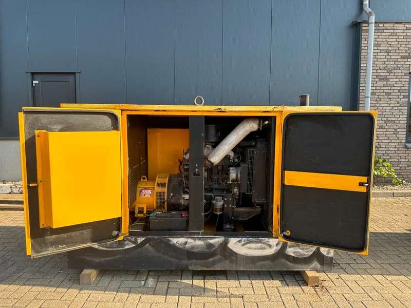 SDMO Perkins Leroy Somer 40 kVA Silent generatorset ex Emergency 206 hours ! - Generator set: picture 5 SDMO Perkins Leroy Somer 40 kVA Silent generatorset ex Emergency 206 hours ! - Generator set: picture 5