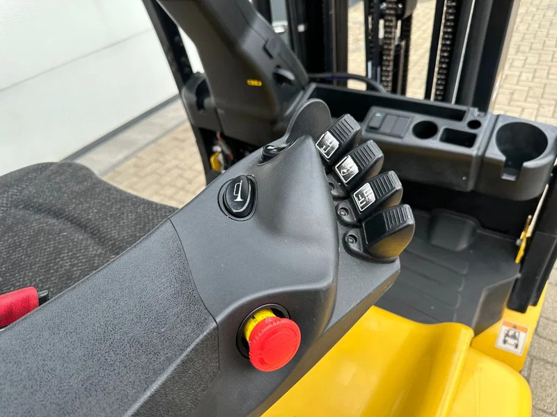 Electric forklift Yale ERP22VL 2.2 ton Triplex Freelift Sideshift Elektra Heftruck Accu 2022: picture 19 Electric forklift Yale ERP22VL 2.2 ton Triplex Freelift Sideshift Elektra Heftruck Accu 2022: picture 19