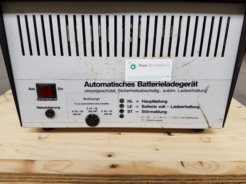 Tool/ Equipment acculader 24 Volt Acculader 230 Volt Battery Charger: picture 8