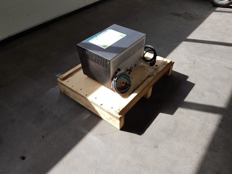 Tool/ Equipment acculader 24 Volt Acculader 230 Volt Battery Charger: picture 7