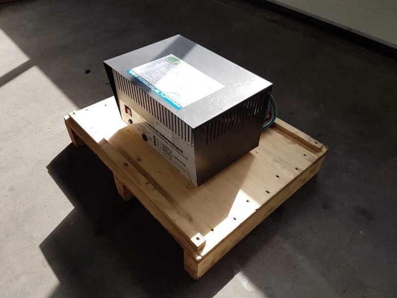 Acculader 24 Volt Acculader 230 Volt Battery Charger - Tool/ Equipment: picture 2 Acculader 24 Volt Acculader 230 Volt Battery Charger - Tool/ Equipment: picture 2