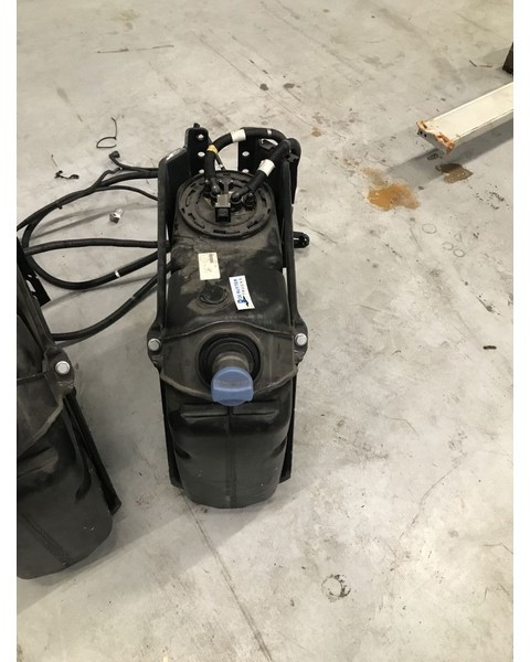 Mercedes-Benz Ad-blue tank met vlotter en steun - Exhaust system: picture 3 Mercedes-Benz Ad-blue tank met vlotter en steun - Exhaust system: picture 3