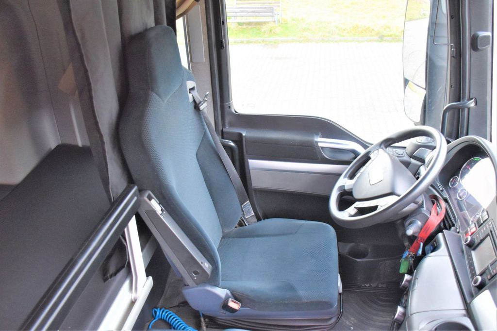 Interior photo 1: Cab chassis truck, Crane truck MAN TGX 18.440 Fahrgestell 7,00m + Anhänger 6,90m MAN TGX 18.440 Fahrgestell 7,00m + Anhänger 6,90m Interior photo 1: Cab chassis truck, Crane truck MAN TGX 18.440 Fahrgestell 7,00m + Anhänger 6,90m MAN TGX 18.440 Fahrgestell 7,00m + Anhänger 6,90m