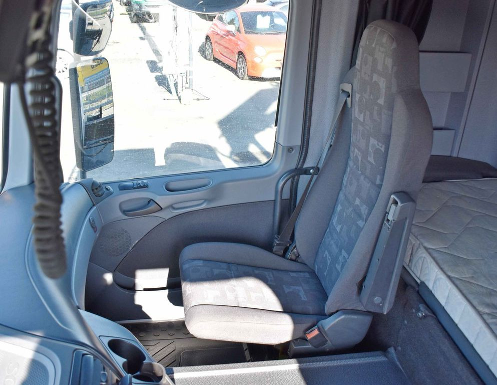 Tractor unit Mercedes-Benz ACTROS 1844 * Sattelzugmaschine *HIAB 330-5/FUNK: picture 10