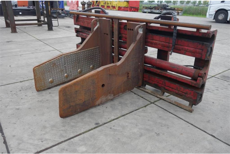BOLZONI AURAMO P-1000LSE Bale Clamp - Attachment for Material handling equipment: picture 2 BOLZONI AURAMO P-1000LSE Bale Clamp - Attachment for Material handling equipment: picture 2