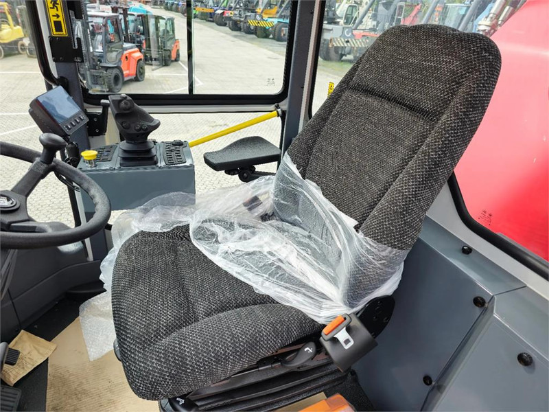 Kalmar DRU450-62S5 - Reach stacker: picture 4 Kalmar DRU450-62S5 - Reach stacker: picture 4