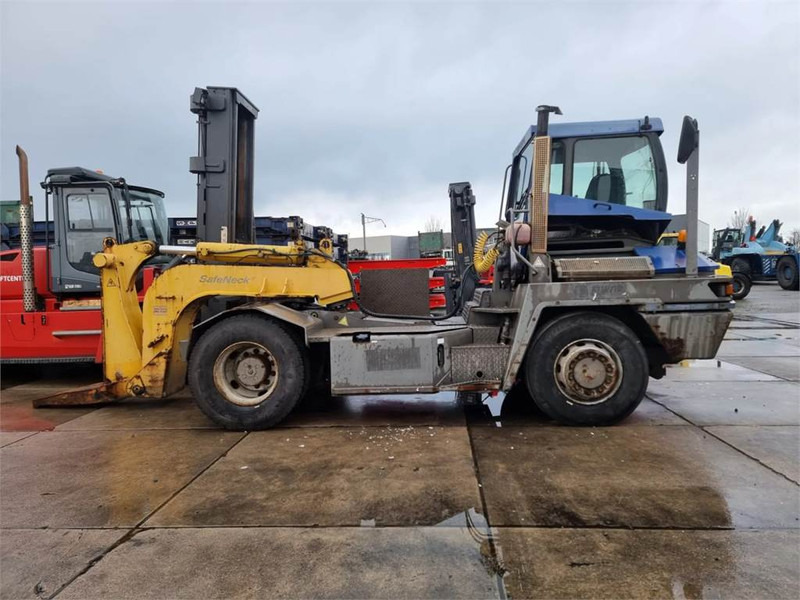 Terberg RT282 4x4 + safeneck - Terminal tractor: picture 3 Terberg RT282 4x4 + safeneck - Terminal tractor: picture 3