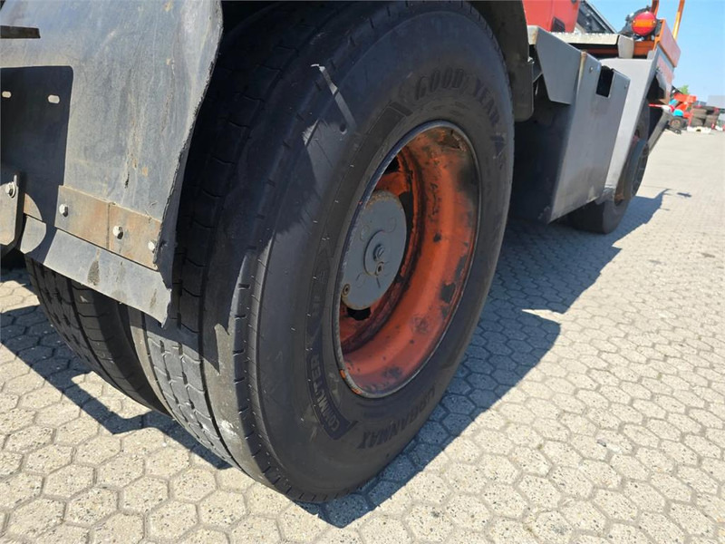 Terminal tractor Terberg YT182: picture 14