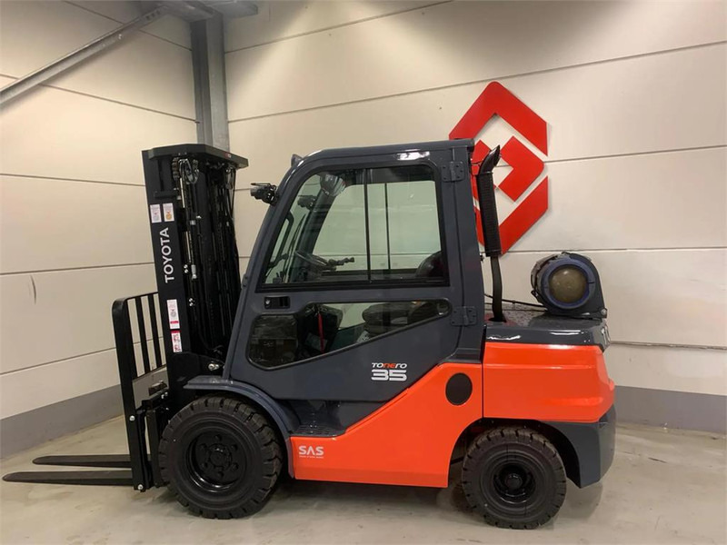 Toyota 02-8FGJF35 - LPG forklift: picture 2 Toyota 02-8FGJF35 - LPG forklift: picture 2