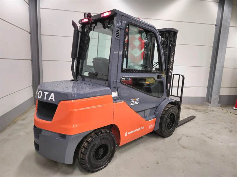 Toyota 52-8FDJF35 - Diesel forklift: picture 3 Toyota 52-8FDJF35 - Diesel forklift: picture 3