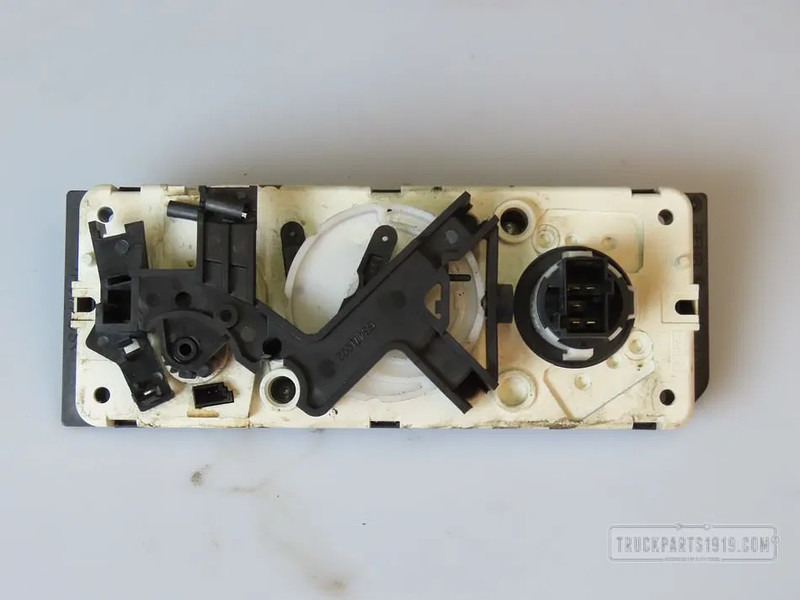 DAF 1935428 Kachelbediening ATC DAF - Heating/ Ventilation for Truck: picture 2 DAF 1935428 Kachelbediening ATC DAF - Heating/ Ventilation for Truck: picture 2