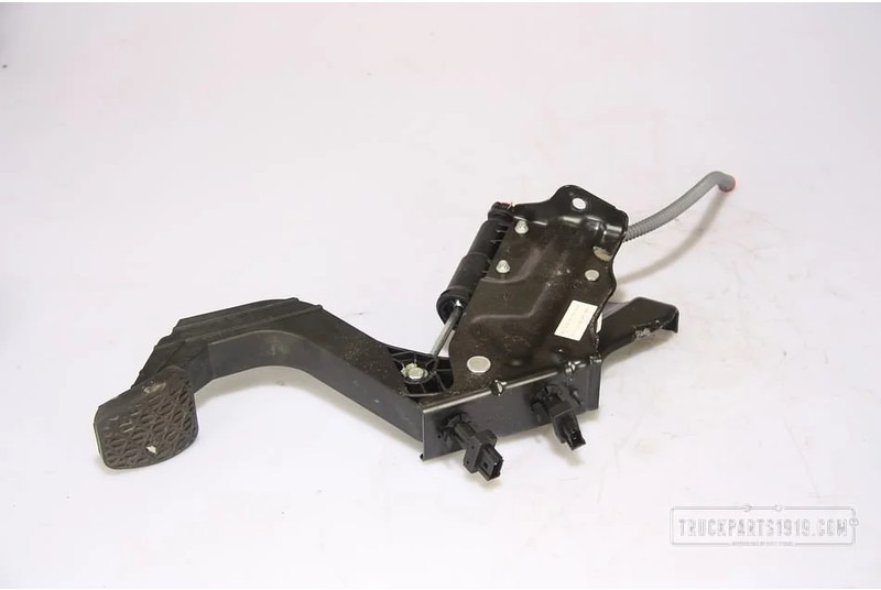 Mercedes-Benz Body & Chassis Parts Koppelingspedaal Sprinter - Pedal for Truck: picture 1 Mercedes-Benz Body & Chassis Parts Koppelingspedaal Sprinter - Pedal for Truck: picture 1