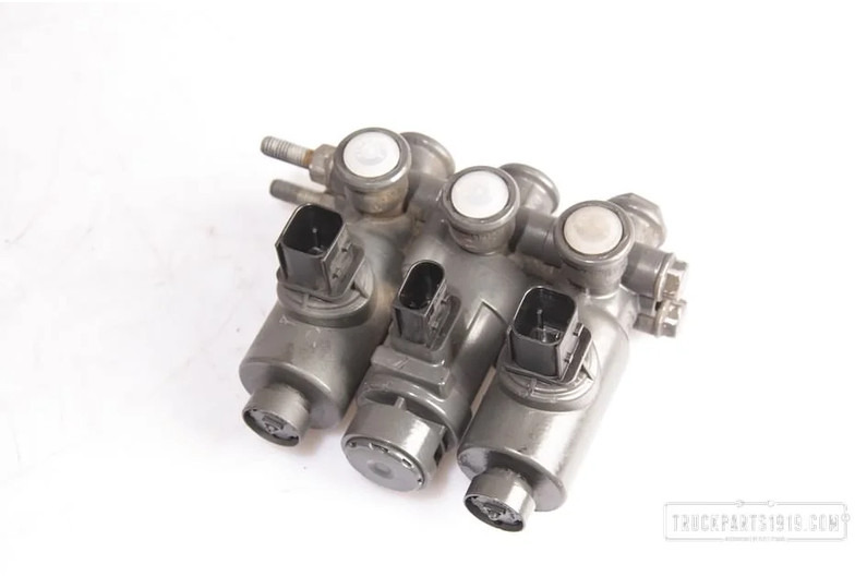 Mercedes-Benz Compressed Air System 3-2-Weg pneumatische klep - Valve for Truck: picture 1 Mercedes-Benz Compressed Air System 3-2-Weg pneumatische klep - Valve for Truck: picture 1