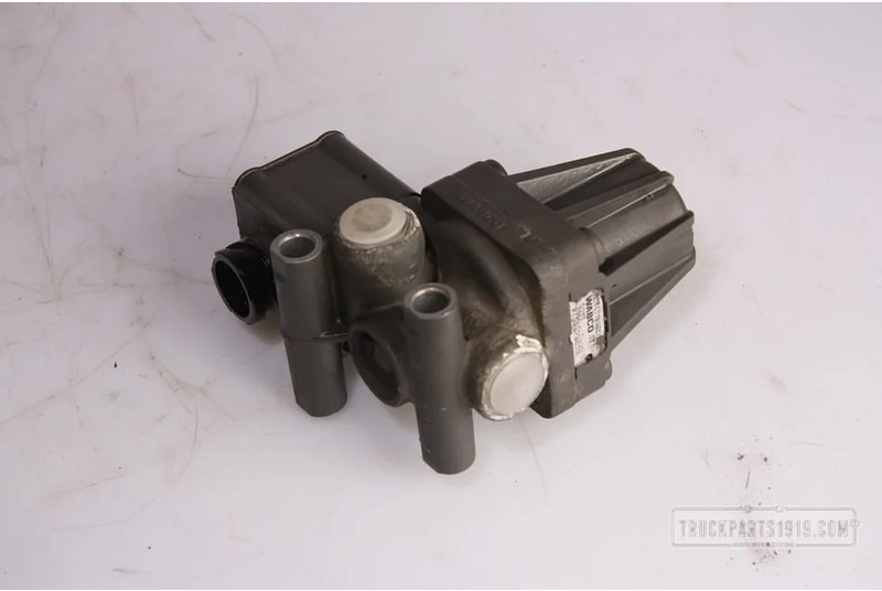 Mercedes-Benz Compressed Air System Drukregelklep MB - Valve for Truck: picture 1 Mercedes-Benz Compressed Air System Drukregelklep MB - Valve for Truck: picture 1