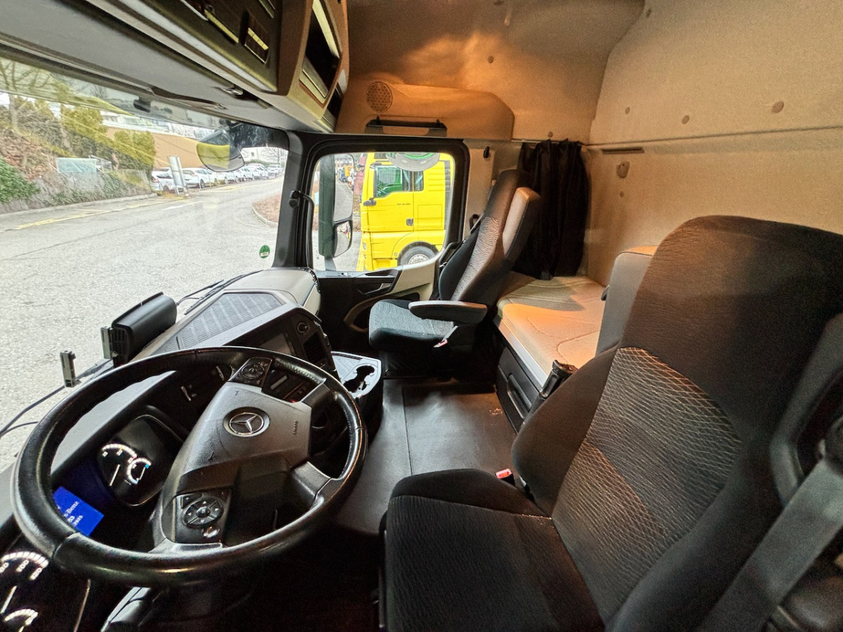 MERCEDES 2543 6x2 - Container transporter/ Swap body truck: picture 4 MERCEDES 2543 6x2 - Container transporter/ Swap body truck: picture 4