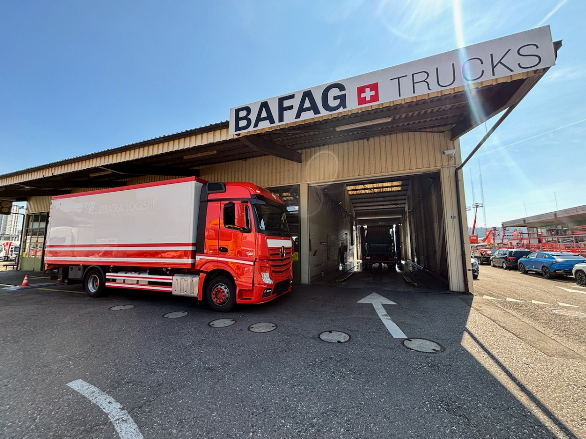 MERCEDES Actros 1848 - Box truck: picture 2 MERCEDES Actros 1848 - Box truck: picture 2