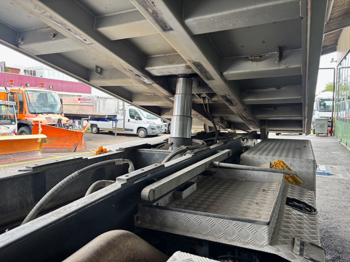 Tipper MERCEDES Arocs 3251: picture 15