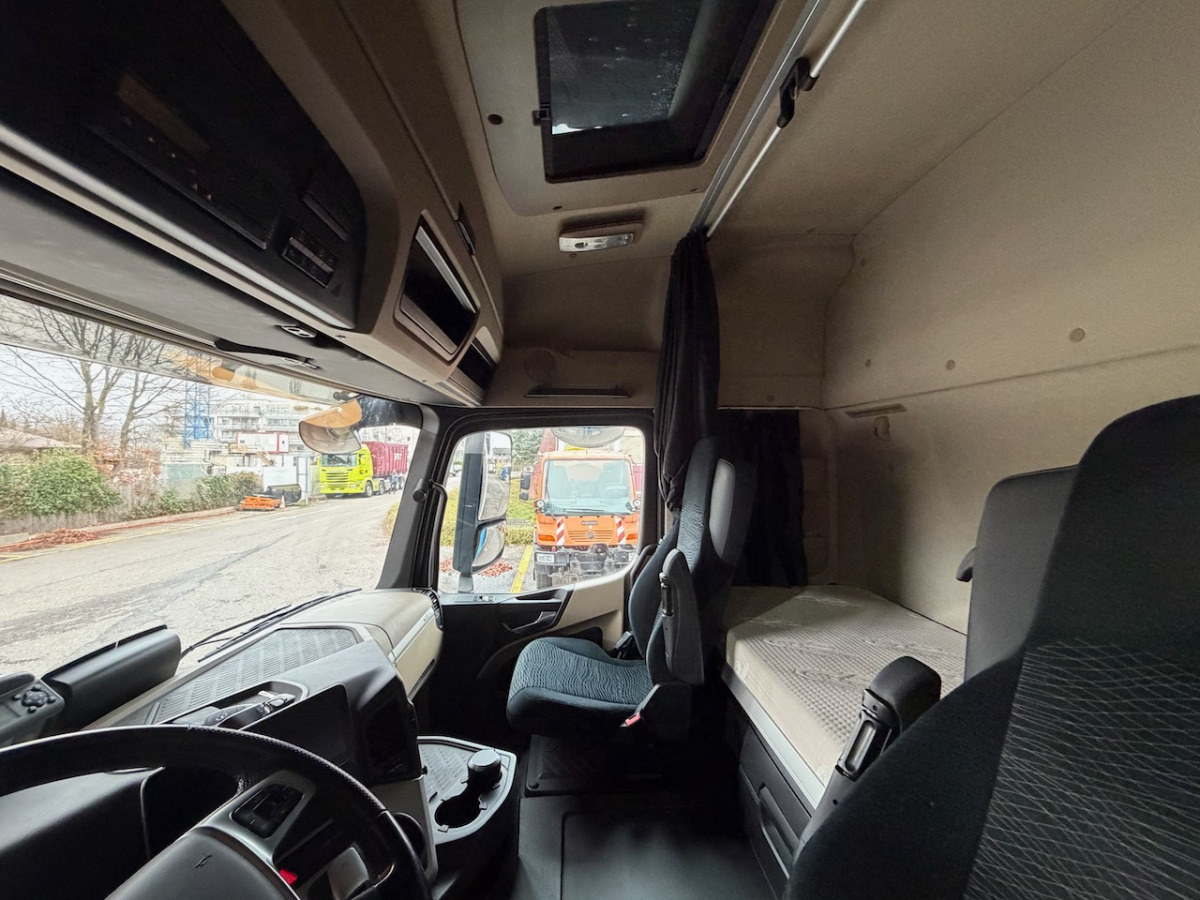 MERCEDES Mercedes Actros 1833L - Curtainsider truck: picture 5 MERCEDES Mercedes Actros 1833L - Curtainsider truck: picture 5