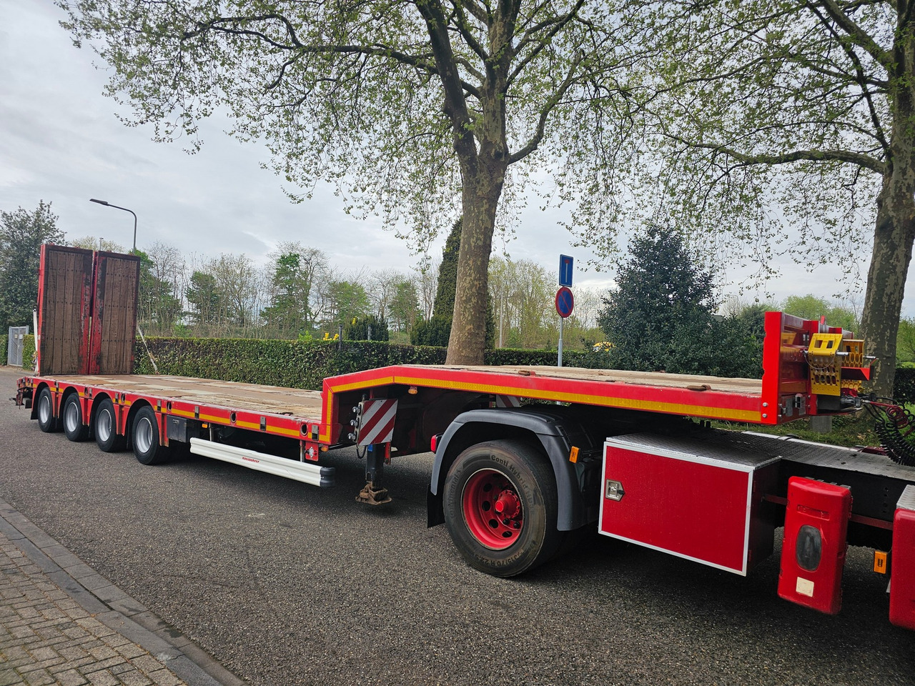 Kässbohrer LB4E With Hydraulic Flip Ramps - Low loader semi-trailer: picture 3 Kässbohrer LB4E With Hydraulic Flip Ramps - Low loader semi-trailer: picture 3