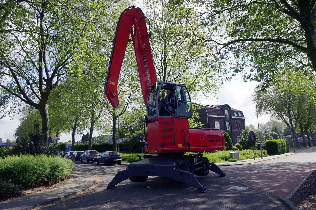 New Holland MH 6.6 Materialhandler With Magnet System - Waste/ Industry handler: picture 3 New Holland MH 6.6 Materialhandler With Magnet System - Waste/ Industry handler: picture 3