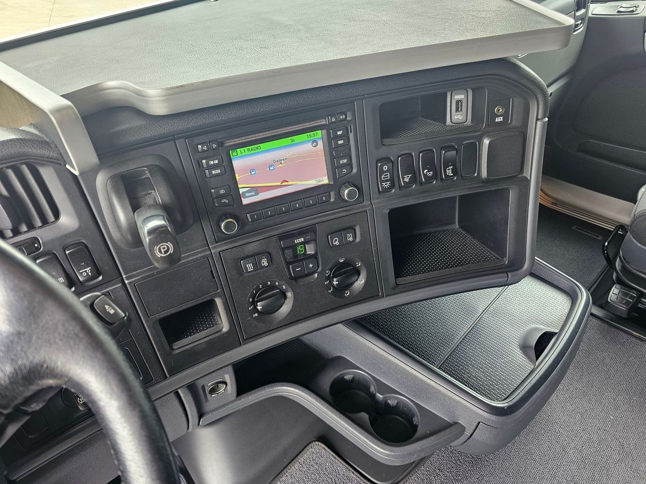 Tractor unit Scania R450 Highline: picture 6