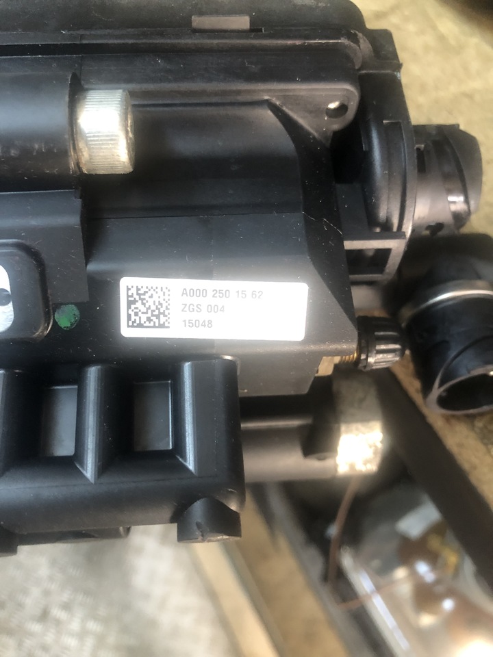 MERCEDES-BENZ ACTROS MP4 CLUTCH BOOSTER - Clutch cylinder for Truck: picture 3 MERCEDES-BENZ ACTROS MP4 CLUTCH BOOSTER - Clutch cylinder for Truck: picture 3