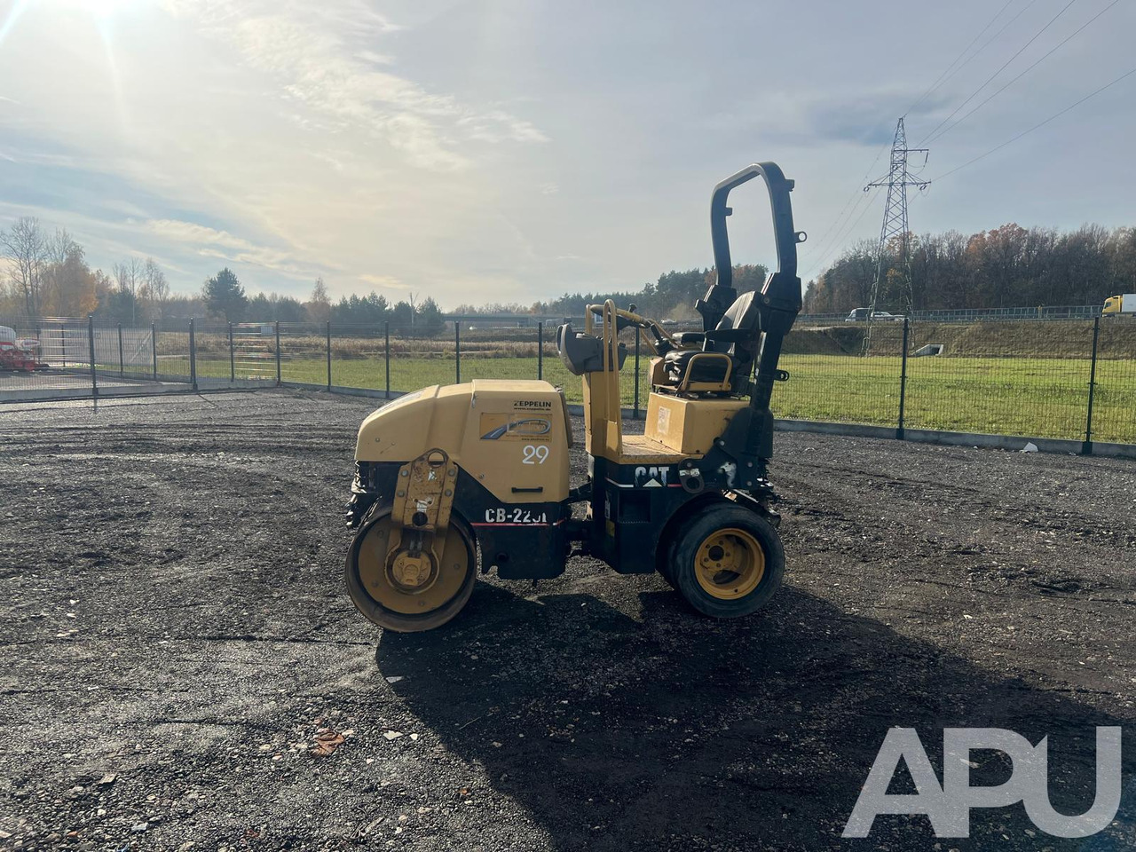 CATERPILLAR CB-225E - Roller: picture 2 CATERPILLAR CB-225E - Roller: picture 2