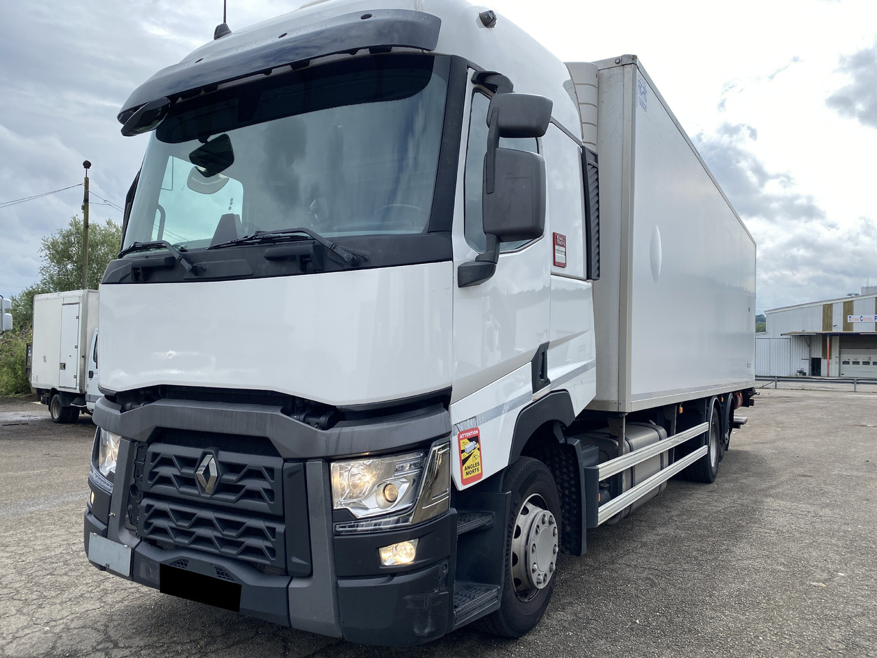 RENAULT T - Refrigerator truck: picture 1 RENAULT T - Refrigerator truck: picture 1