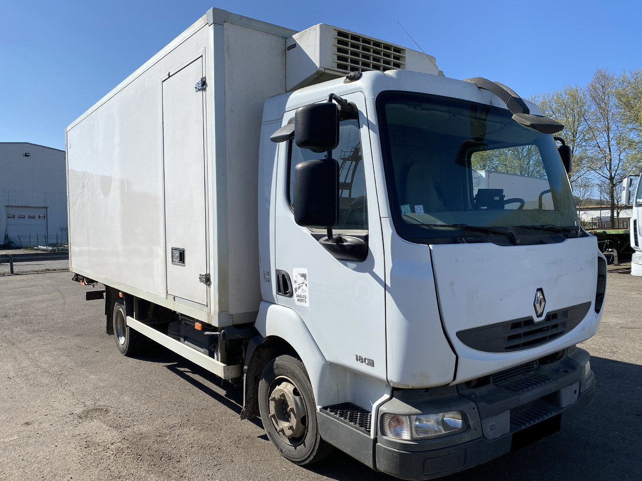 RENAULT midlum frigorifique - Refrigerator truck: picture 1 RENAULT midlum frigorifique - Refrigerator truck: picture 1
