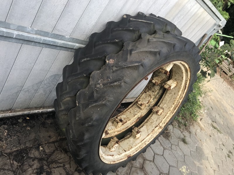 9.5-42 wielen zonder flensschotel - Wheel and tire package for Agricultural machinery: picture 2 9.5-42 wielen zonder flensschotel - Wheel and tire package for Agricultural machinery: picture 2