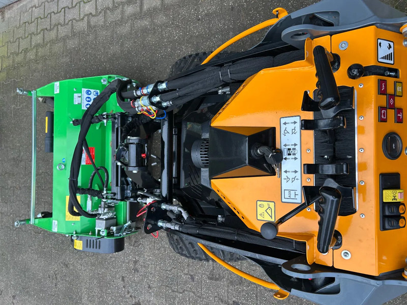 Compact loader Giant SK252D + klepelmaaier: picture 7 Compact loader Giant SK252D + klepelmaaier: picture 7