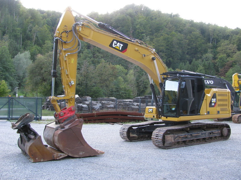 CATERPILLAR 320 with 3 buckets 6.815 houers - Crawler excavator: picture 1 CATERPILLAR 320 with 3 buckets 6.815 houers - Crawler excavator: picture 1