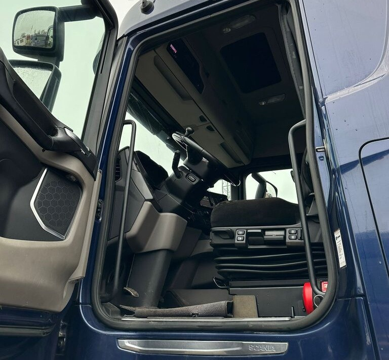 Scania R 650 10x4 Full steel - Cab chassis truck: picture 5 Scania R 650 10x4 Full steel - Cab chassis truck: picture 5