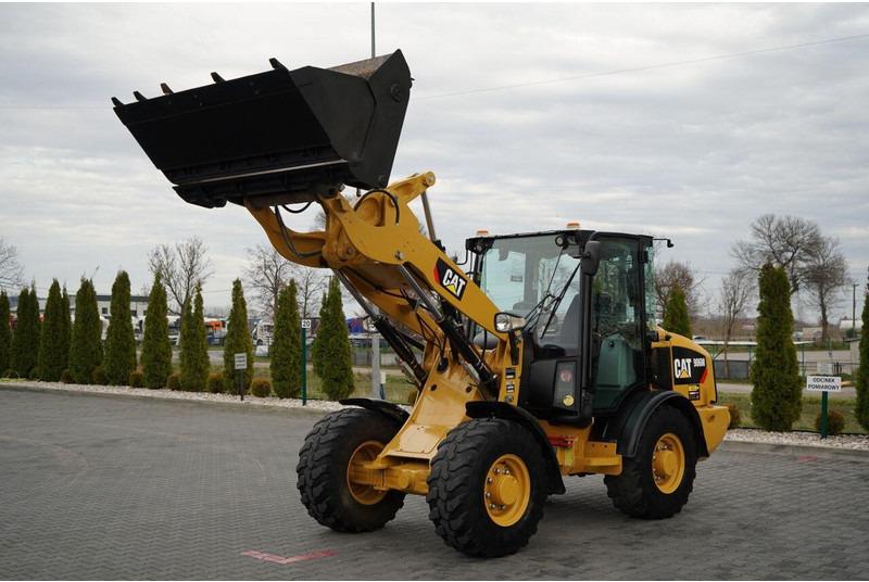 Caterpillar 906M / ŁADOWARKA KOŁOWA / 2019 ROK / ŁYŻKA SZCZĘKOWA / - Wheel loader: picture 1 Caterpillar 906M / ŁADOWARKA KOŁOWA / 2019 ROK / ŁYŻKA SZCZĘKOWA / - Wheel loader: picture 1