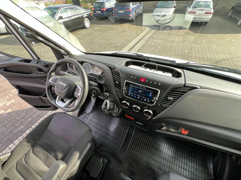 Curtainsider truck Iveco Daily 72C18 70C18 CURTAINE TILT+LIFT 1.HAND LED FULL OPTION: picture 16 Curtainsider truck Iveco Daily 72C18 70C18 CURTAINE TILT+LIFT 1.HAND LED FULL OPTION: picture 16