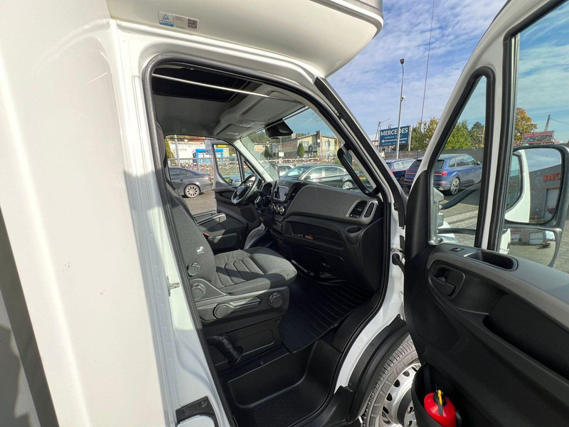 Curtainsider truck Iveco Daily 72C18 70C18 CURTAINE TILT+LIFT 1.HAND LED FULL OPTION: picture 13 Curtainsider truck Iveco Daily 72C18 70C18 CURTAINE TILT+LIFT 1.HAND LED FULL OPTION: picture 13