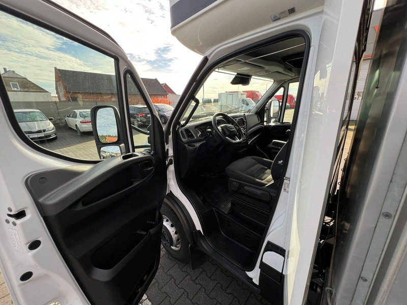 Curtainsider truck Iveco Daily 72C18 70C18 CURTAINE TILT+LIFT 1.HAND LED FULL OPTION: picture 10 Curtainsider truck Iveco Daily 72C18 70C18 CURTAINE TILT+LIFT 1.HAND LED FULL OPTION: picture 10
