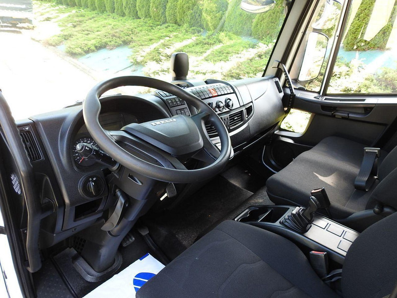 Iveco EUROCARGO 120 - 220 PLANDEKA WINDA 20 PALET AUTOMAT KLIMATYZACJA - Box truck: picture 2 Iveco EUROCARGO 120 - 220 PLANDEKA WINDA 20 PALET AUTOMAT KLIMATYZACJA - Box truck: picture 2