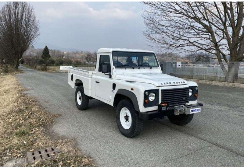 Land Rover Defender 110 - 2.2 Td4 4x4 Platós - Flatbed van: picture 2 Land Rover Defender 110 - 2.2 Td4 4x4 Platós - Flatbed van: picture 2