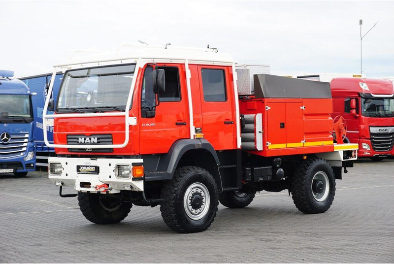 MAN LE 220 / 4 X 4 / DOKA / STRAŻ POZARNA - Fire truck: picture 1 MAN LE 220 / 4 X 4 / DOKA / STRAŻ POZARNA - Fire truck: picture 1