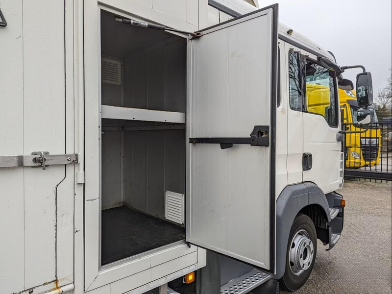 Horse truck MAN TGL 12.180 - Doka Horse transporter: picture 10