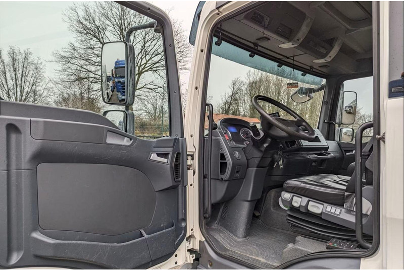 Horse truck MAN TGL 12.180 - Doka Horse transporter: picture 18