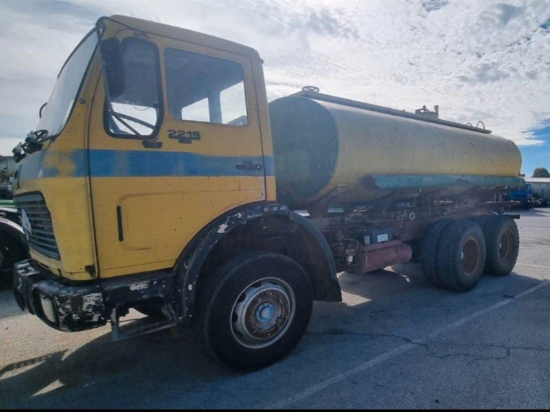 Mercedes-Benz 2219 6x4 Vízszállító Tartálykocsi - Tank truck: picture 2 Mercedes-Benz 2219 6x4 Vízszállító Tartálykocsi - Tank truck: picture 2