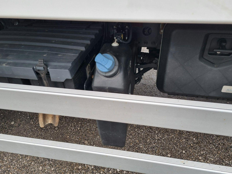 Mercedes-Benz ATEGO 1323 4x4 Refrigerated CARRIER XARIOS 600MT + Tail Lift - Refrigerator truck: picture 5 Mercedes-Benz ATEGO 1323 4x4 Refrigerated CARRIER XARIOS 600MT + Tail Lift - Refrigerator truck: picture 5