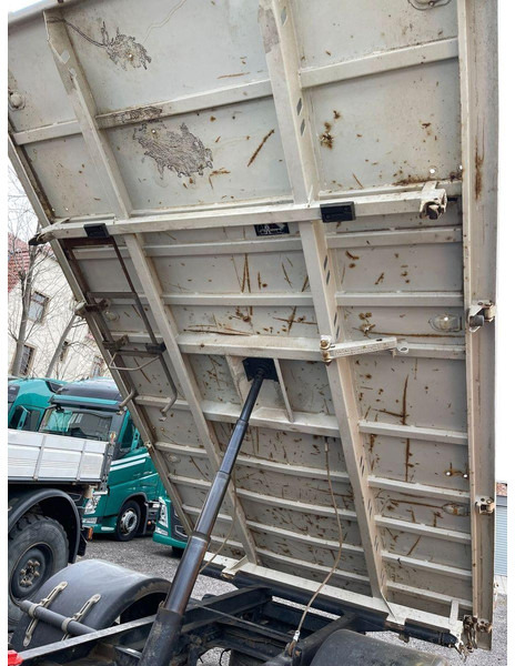 Mitsubishi Fuso 4x4 3 way tipper - Tipper: picture 5 Mitsubishi Fuso 4x4 3 way tipper - Tipper: picture 5