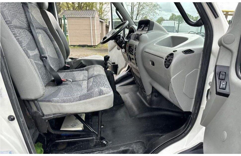 Box van Renault Mascott 2.8 Van: picture 15