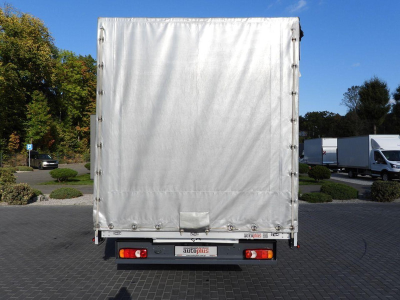 Curtain side van Renault Master: picture 11